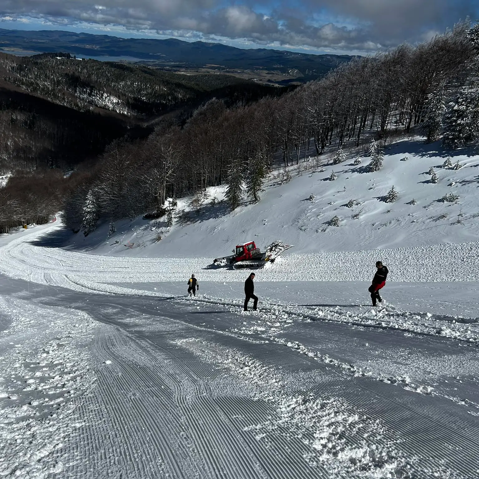Lorica, condizioni aggiornate degli impianti da sci: piste aperte e servizi attivi