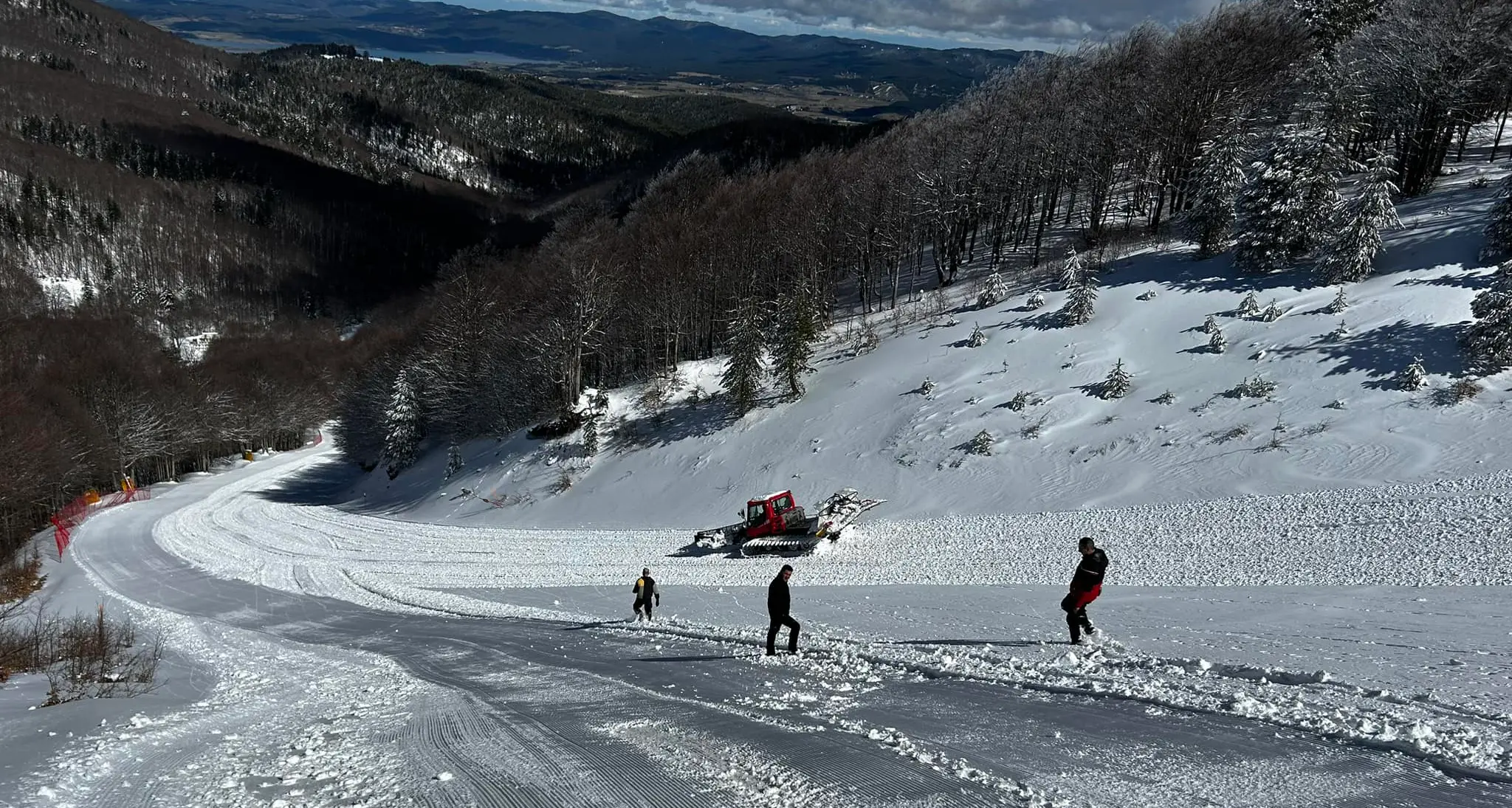 Lorica, condizioni aggiornate degli impianti da sci: piste aperte e servizi attivi