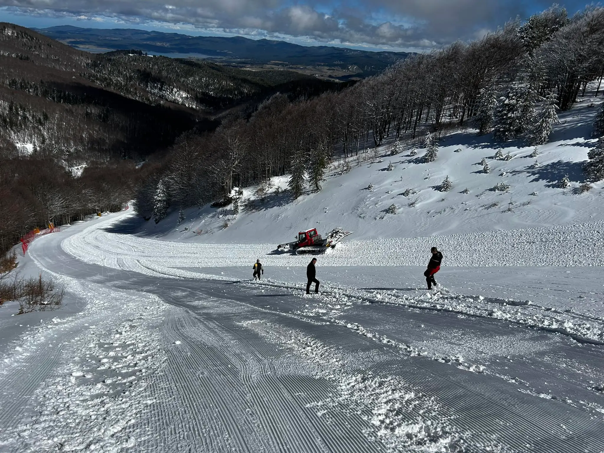 Lorica, condizioni aggiornate degli impianti da sci: piste aperte e servizi attivi