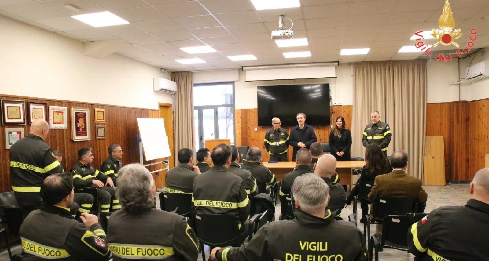 Fiorita e Iemma in visita di gratitudine presso il Comando provinciale dei Vigili del Fuoco