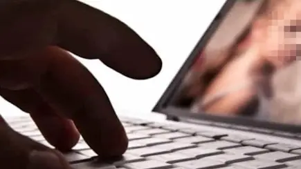 Orrore online,\u00A0anche in Calabria\u00A0“clienti” di abusi su minori in diretta: «Catalogo di bambini tra 6 e 14 anni sul dark web»\n