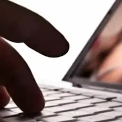 Orrore online,\u00A0anche in Calabria\u00A0“clienti” di abusi su minori in diretta: «Catalogo di bambini tra 6 e 14 anni sul dark web»\n