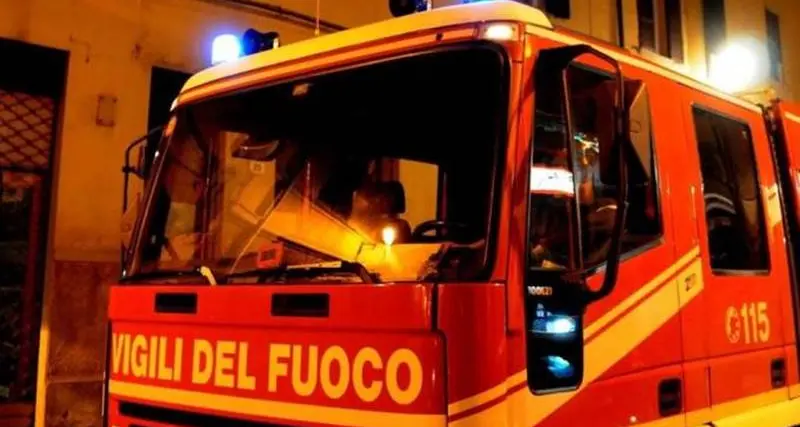 Lamezia, incendio divampa in un appartamento e raggiunge la mansarda: messe in salvo due famiglie\n
