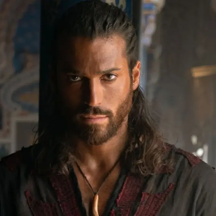 Can Yaman a Sanremo 2026: da Sandokan (girato in Calabria) all’Ariston per l’apertura del Festival\n