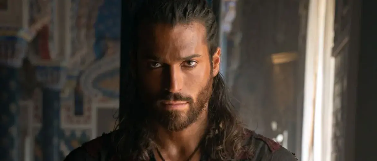 Can Yaman a Sanremo 2026: da Sandokan (girato in Calabria) all’Ariston per l’apertura del Festival\n