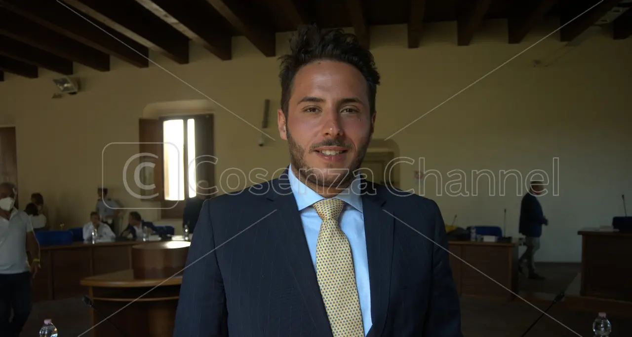 Acri, Feraudo attacca\u00A0Capalbo: «Il Sindaco evita le risposte su affidamenti sospetti»\n