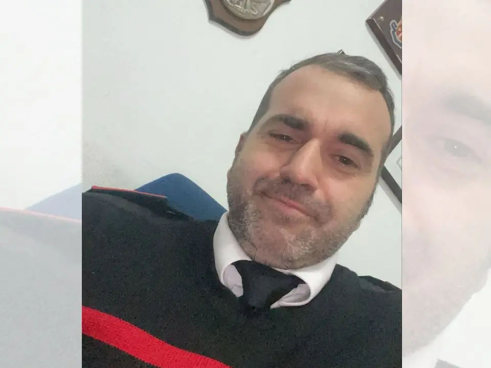 Carabiniere suicida a Lamezia, il mistero fitto e le lacrime di Acquafredda: «Battista sempre pronto ad aiutare tutti»