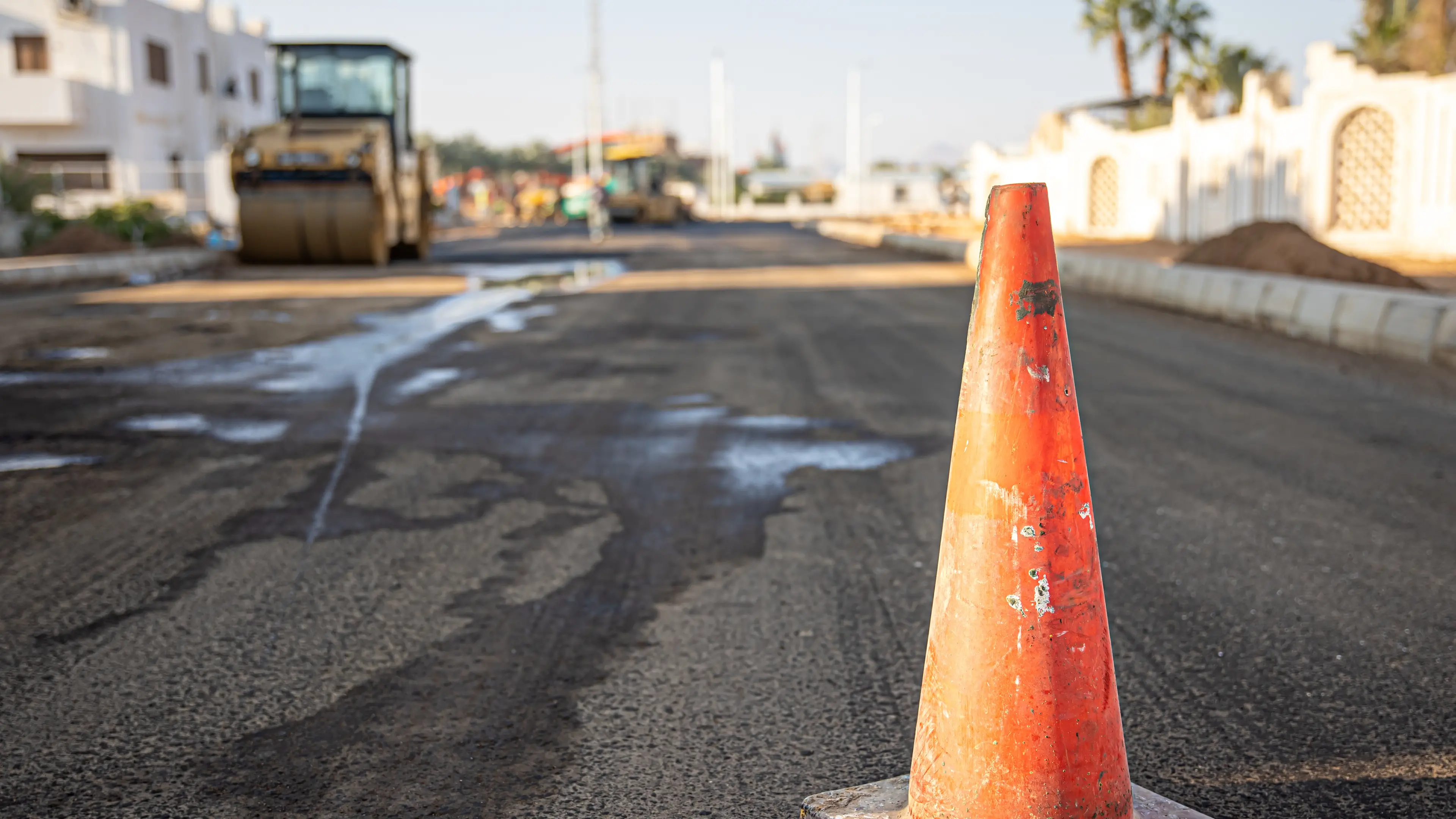 <p>Un intervento di manutenzione stradale (Freepik)</p>\\n