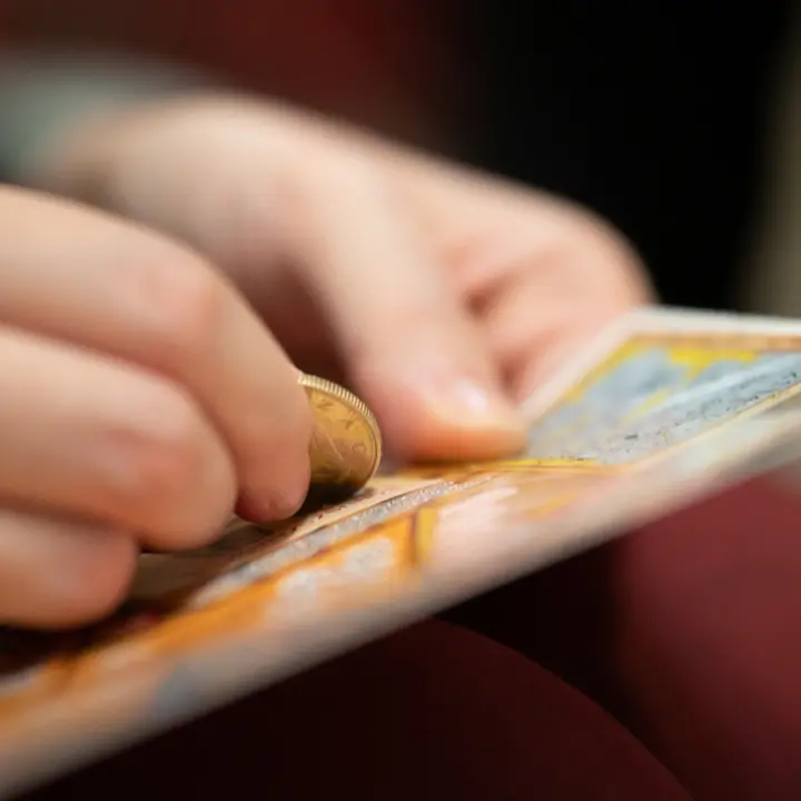 La dea bendata bacia ancora il Vibonese: a Jonadi colpo da 50mila euro grazie a un Gratta e Vinci\n