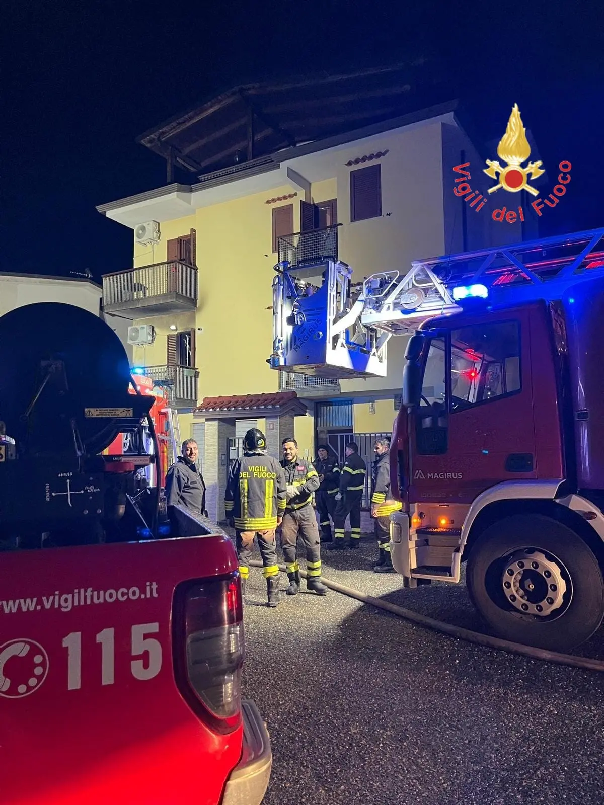 Incendio in un’abitazione a Lamezia, intervengono i Vigili del fuoco. Evacuato l’intero stabile\n