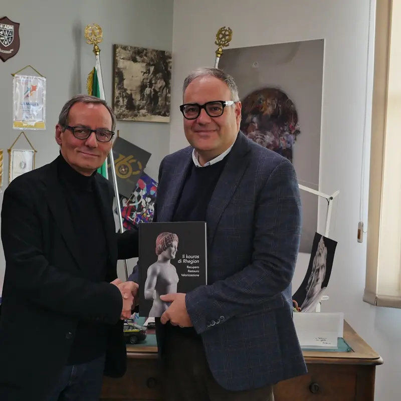 A palazzo Piacentini il sindaco ff Battaglia\u00A0incontra\u00A0il direttore\u00A0Sudano:\u00A0«Rafforzare il legame tra il Comune e il MArRC»\n