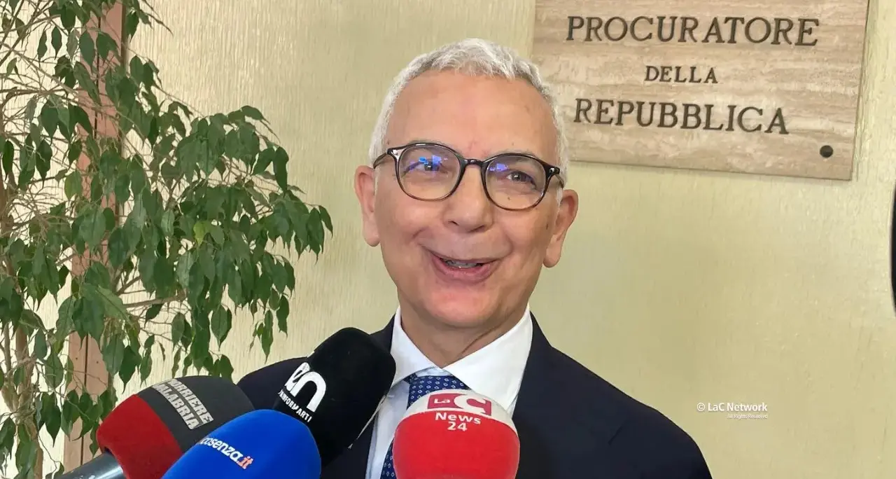 Cosenza, al Liceo “Misasi” il procuratore Capomolla dialoga con gli studenti su droga e responsabilità educativa\n