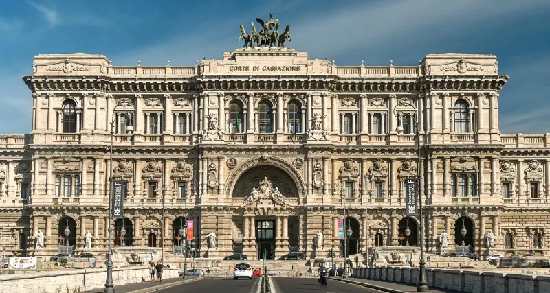 Rapina o lesioni personali seguite da furto? La Cassazione si esprime sul caso Pacenza\n