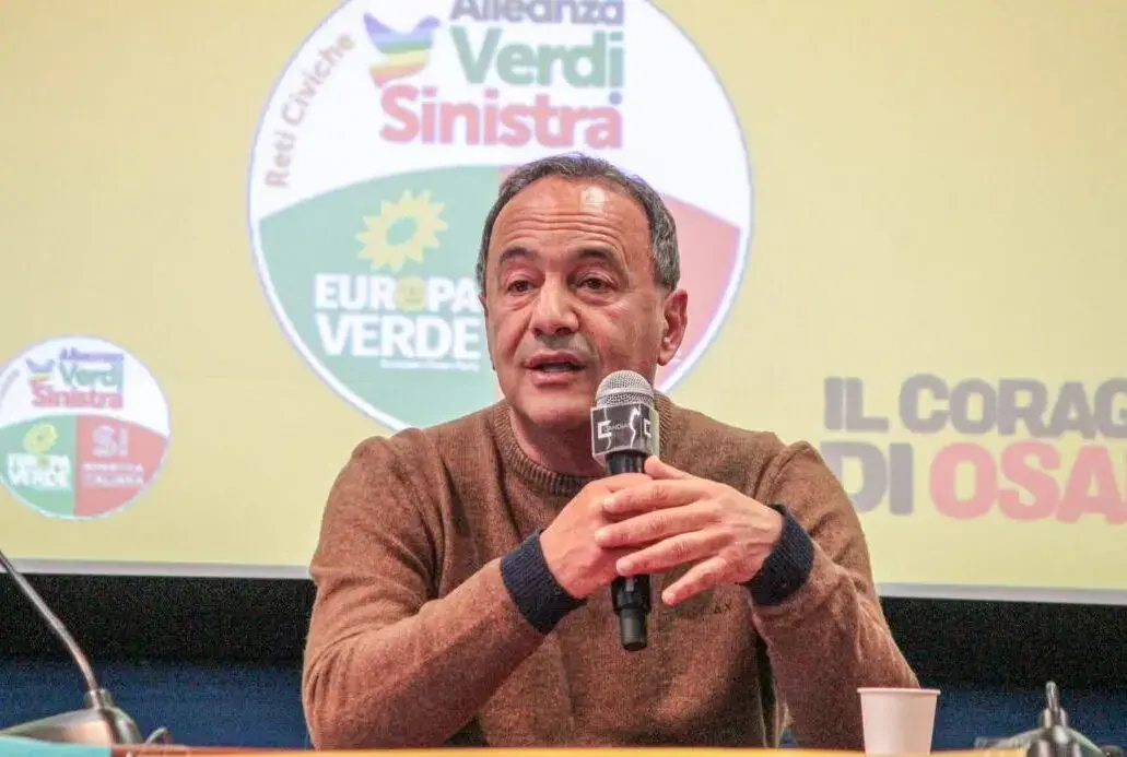 Migranti, Lucano al Cpr di Pian del Lago: «E’ un lager»\n