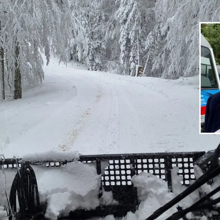 Impossibile sciare a Lorica, impianti fuori uso per la caduta di un traliccio: «Danno più grave del previsto»