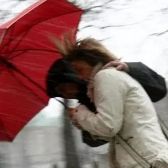 Calabria ancora sotto il maltempo: nuova perturbazione con piogge, temporali e vento forte\n