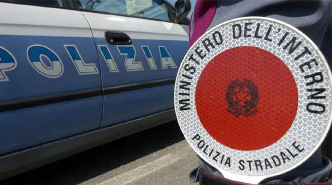 Fermato sulla A2 con documenti falsi per l’espatrio: arrestato uomo di 44 anni\n