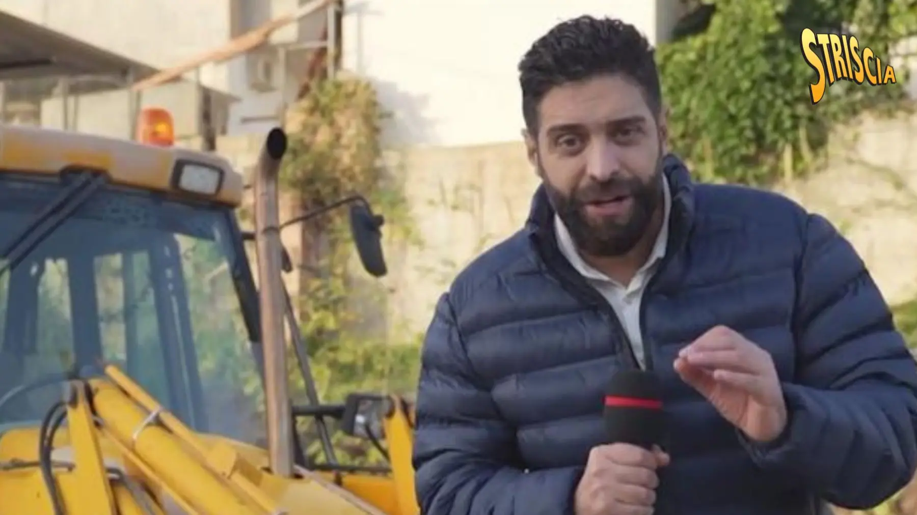 <p>L'inviato di Striscia la Notizia Michele Macr&igrave;</p>\\n