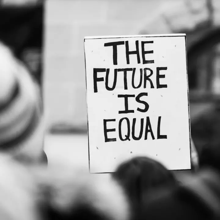 Dialogo a due voci sull’uguaglianza, il populismo e la responsabilità della democrazia\n