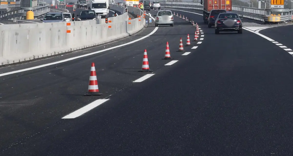 Operaio investito in un cantiere sull’autostrada a Pizzo: trasportato in ospedale, traffico rallentato\n