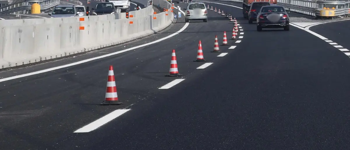 Operaio investito in un cantiere sull’autostrada a Pizzo: trasportato in ospedale, traffico rallentato\n
