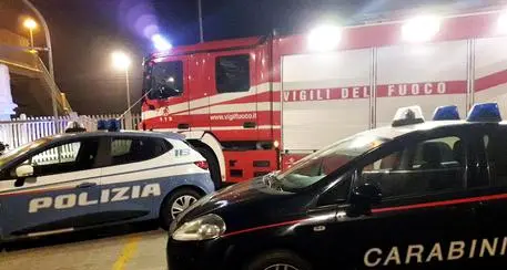 Auto in fiamme a Serra San Bruno, indagini in corso\n