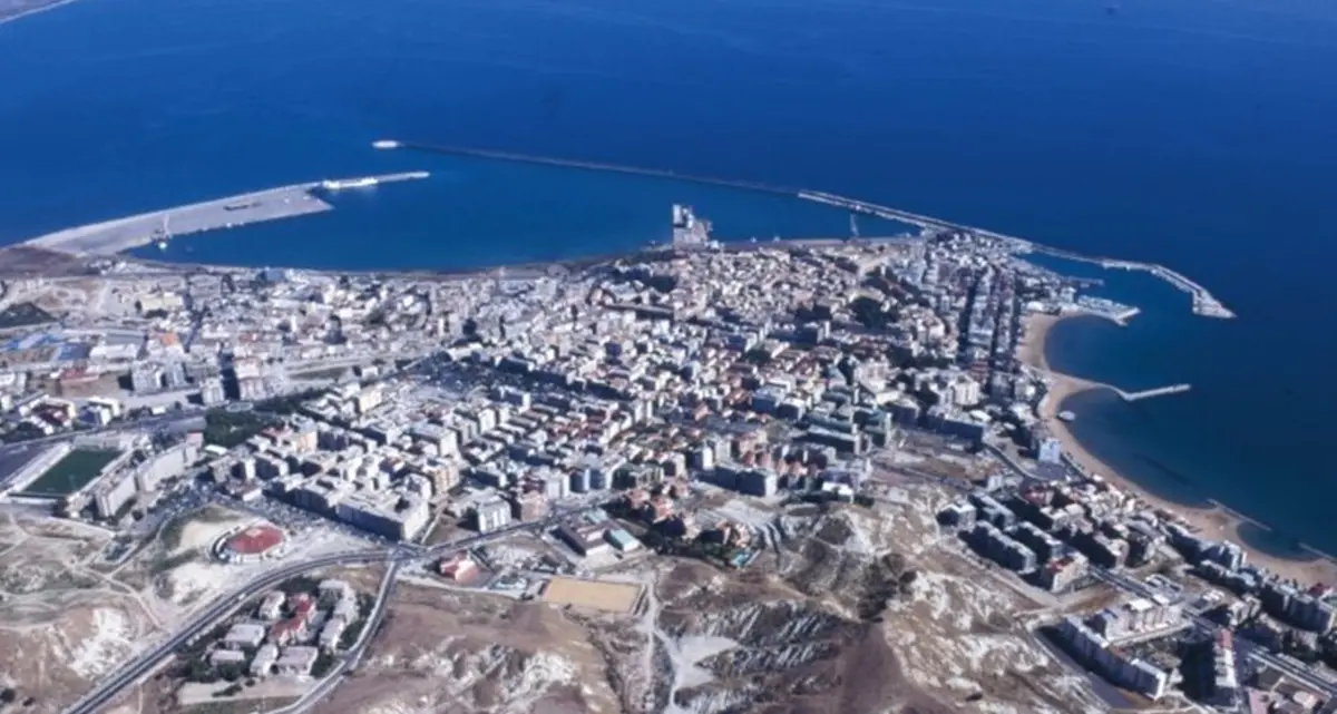 Porto di Crotone, l’Usb aderisce allo sciopero internazionale e denuncia\u00A0«traffici oscuri e navi militari»\n