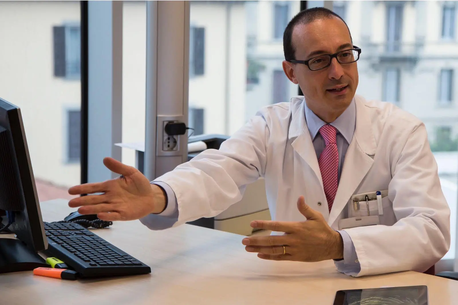 Dieci anni accanto ai pazienti oncologici: a Catanzaro per il decennale della sede cittadina dell’ACMO la lectio magistralis del chirurgo internazionale Alberto Vannelli\n