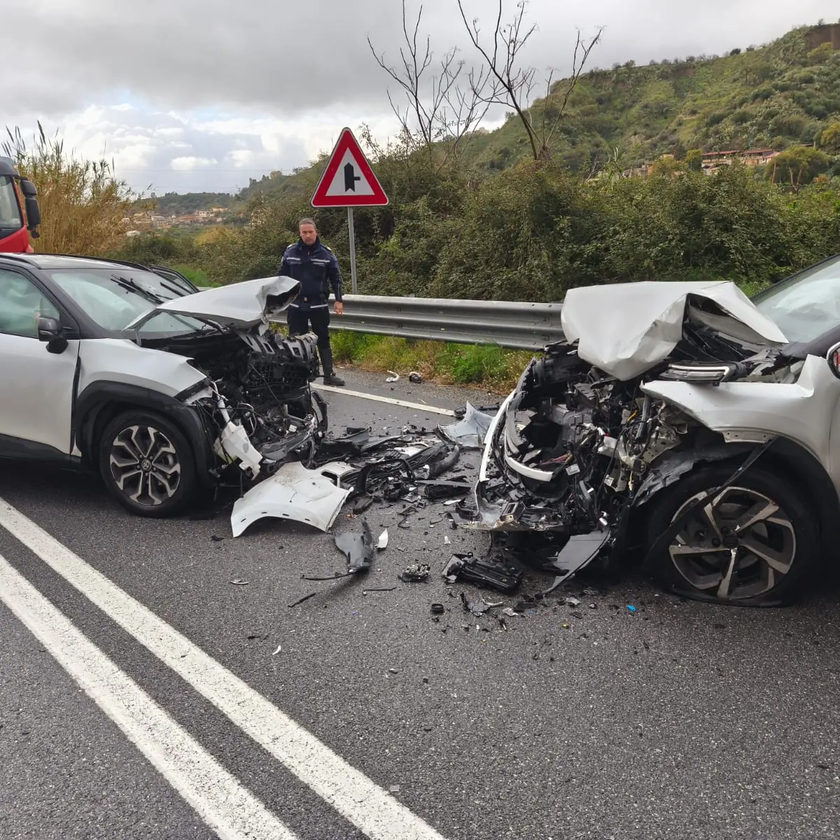 Incidente sulla nuova arteria Gallico–Gambarie: tre feriti non gravi\n