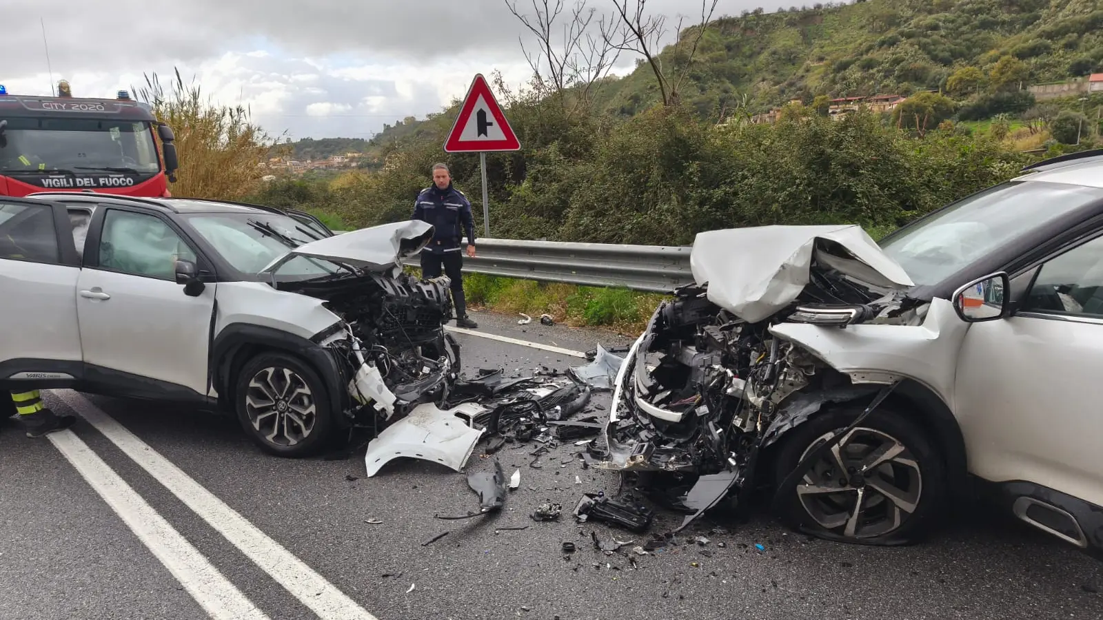 Incidente sulla nuova arteria Gallico–Gambarie: tre feriti non gravi\n