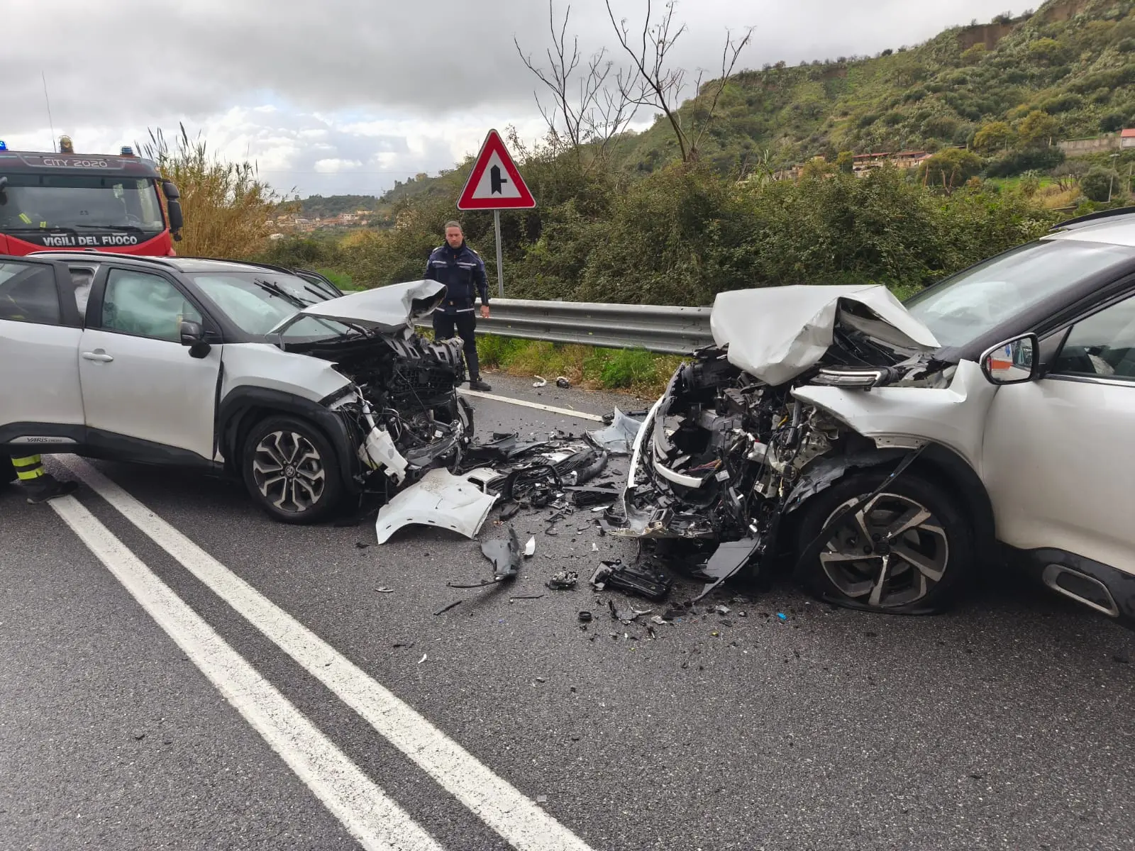 Incidente sulla nuova arteria Gallico–Gambarie: tre feriti non gravi\n