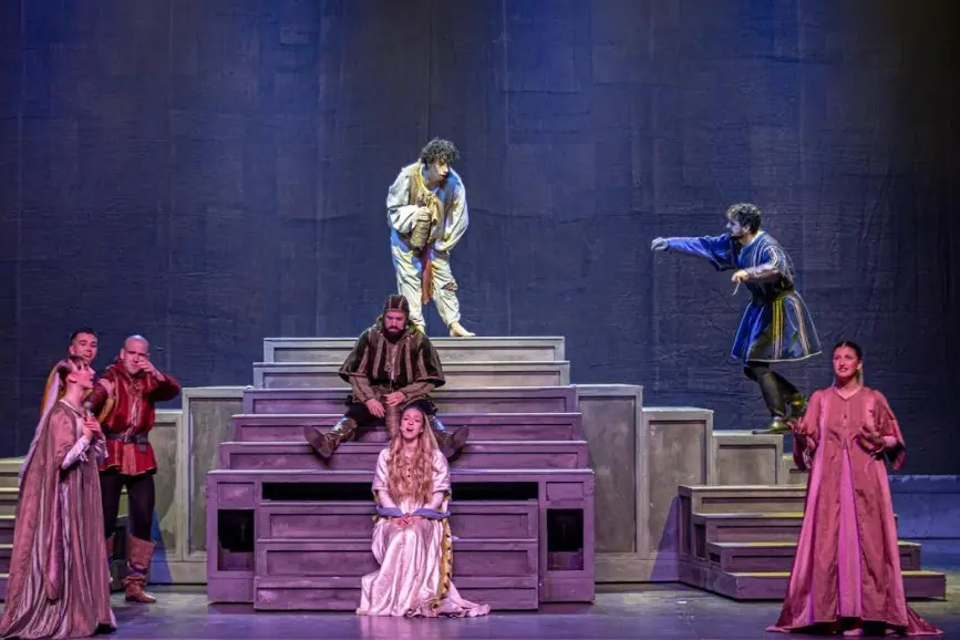 Successo per Forza venite gente: al Rendano il musical che racconta la storia di San Francesco d’Assisi registra il tutto esaurito\n