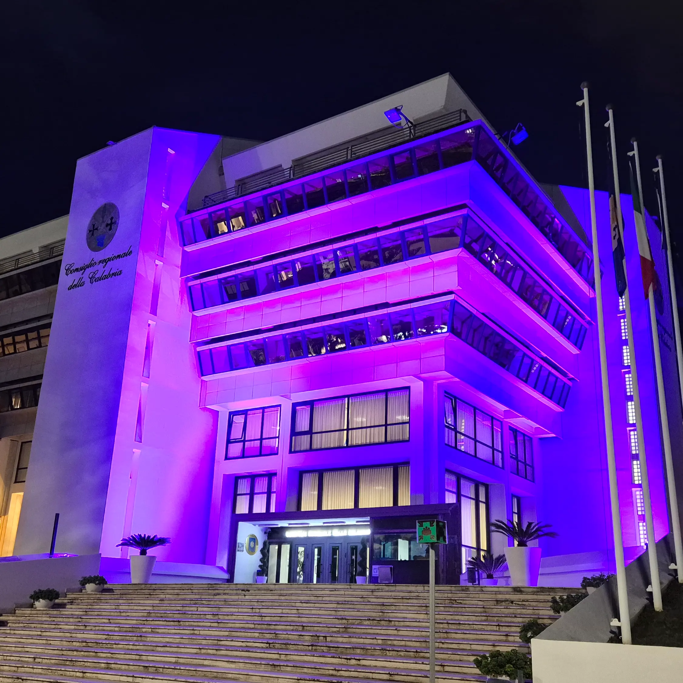 Giornata mondiale contro il cancro, Palazzo Campanella si colora di viola\n