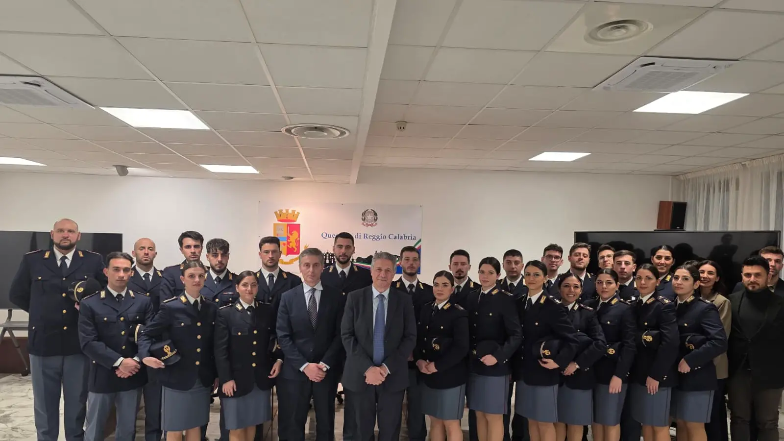 Nuovi rinforzi alla Questura di Reggio: trenta Vice Ispettori rafforzano l’organico e i presìdi sul territorio\n