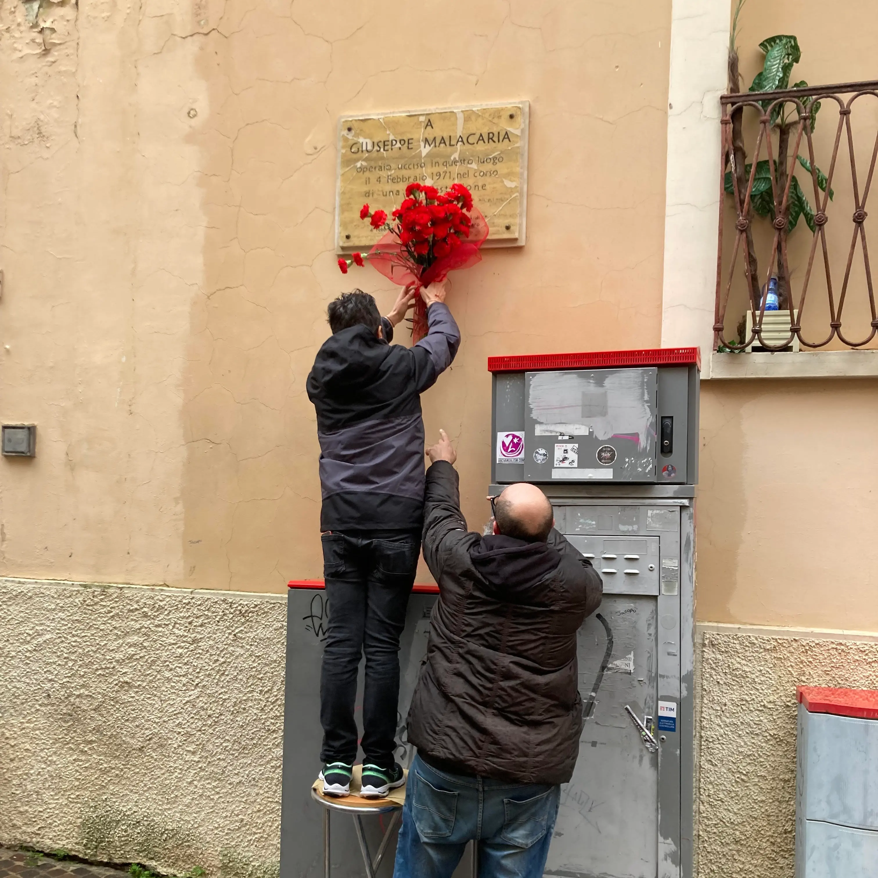 Catanzaro, Potere al Popolo ricorda Giuseppe Malacaria in Piazzetta delle Libertà\n