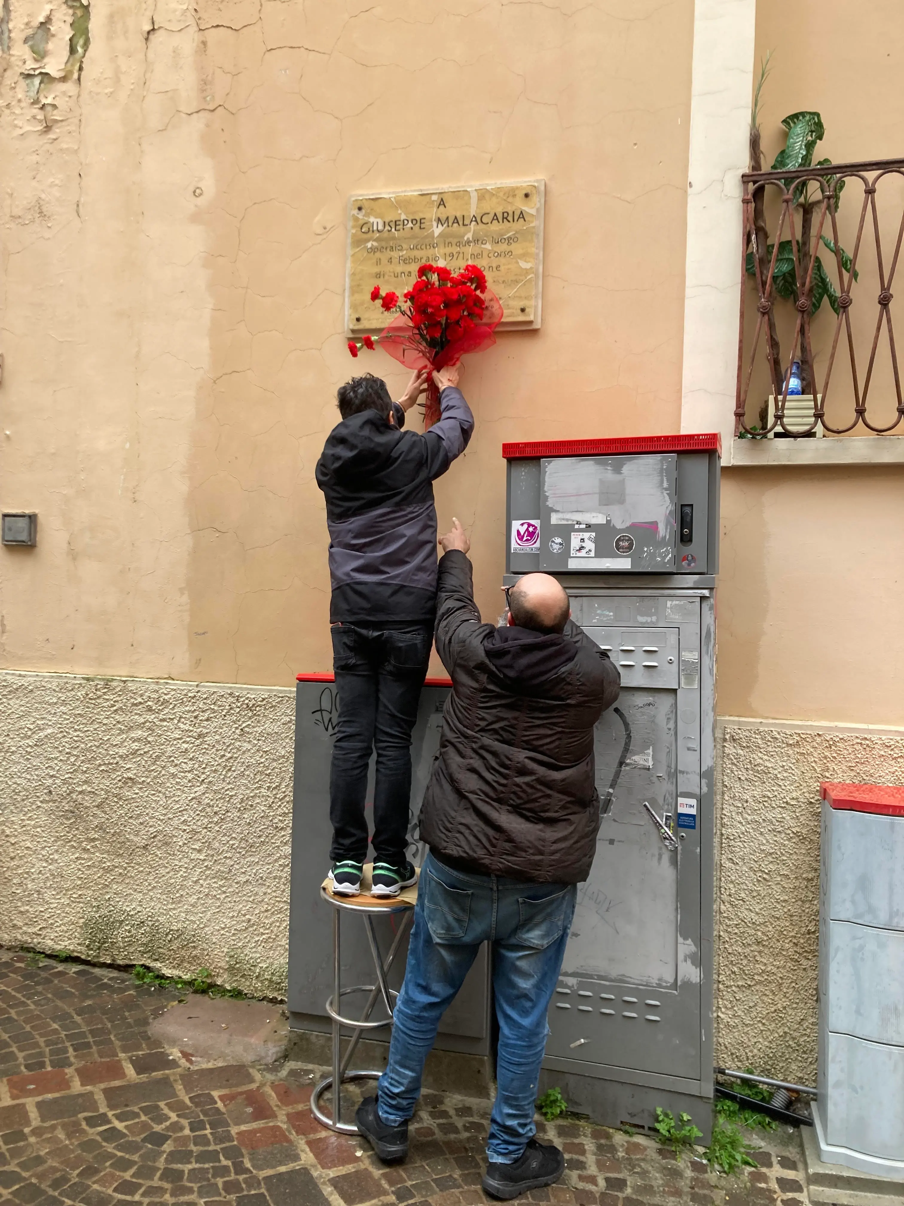 Catanzaro, Potere al Popolo ricorda Giuseppe Malacaria in Piazzetta delle Libertà\n