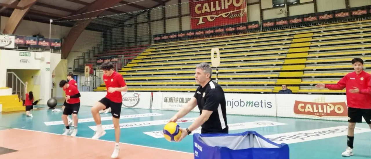 Pallavolo, la Tonno Callipo maschile tra gioventù e ambizioni. Lanci: «Terzo posto? L'appetito vien mangiando, ma non ci montiamo la testa»\n