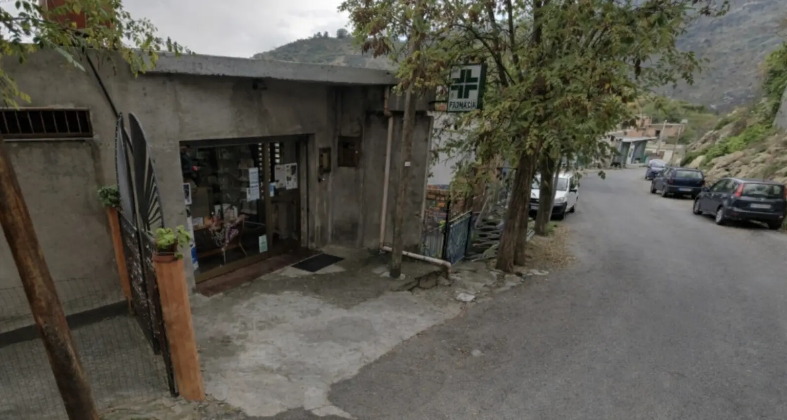 Farmacia chiusa a Roccaforte del Greco: stretto tra inchieste e calamità naturali il borgo resta senza presidio sanitario