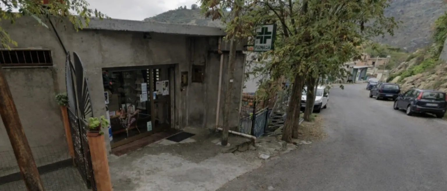 Farmacia chiusa a Roccaforte del Greco: stretto tra inchieste e calamità naturali il borgo resta senza presidio sanitario