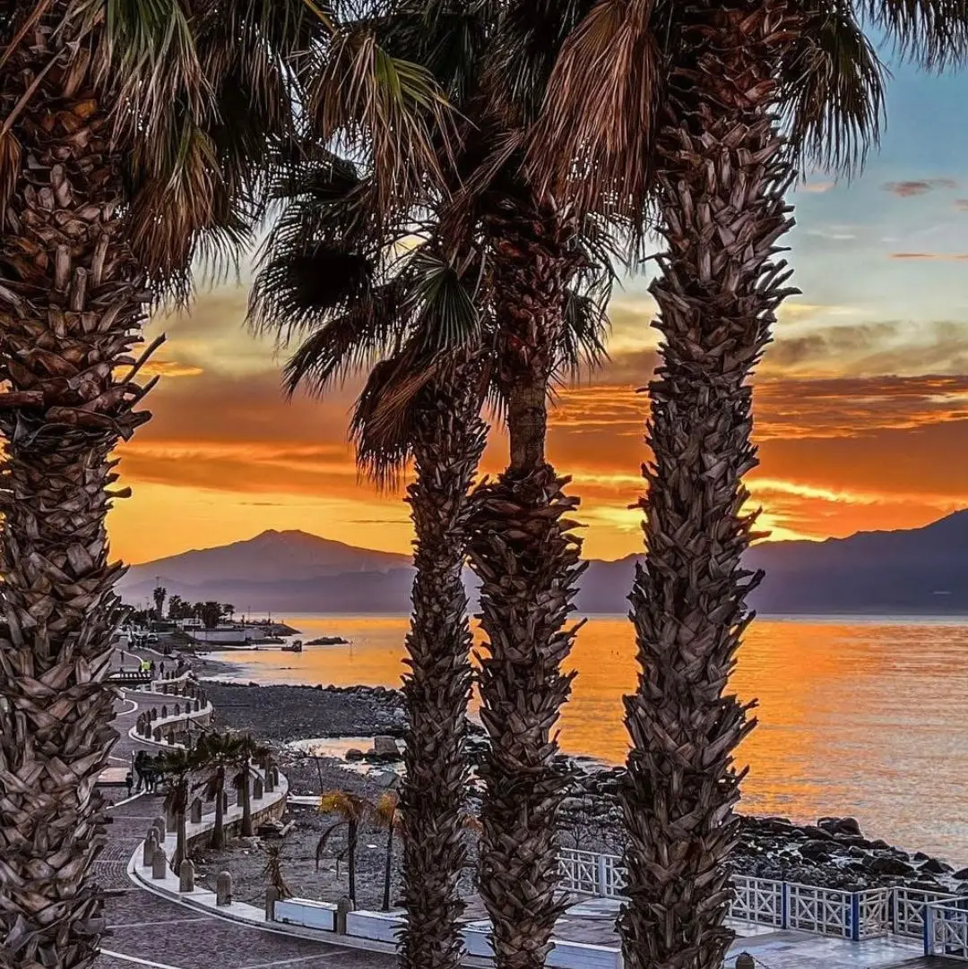 Quando l’Etna sussurra al tramonto