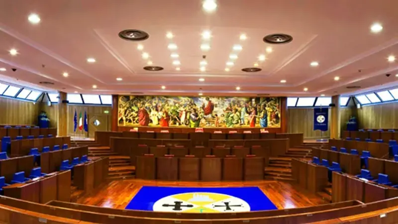 La vecchia Rimborsopoli non smette di stupire: consulenze vibonesi a liceali, cacciatori e addetti a servizi funebri