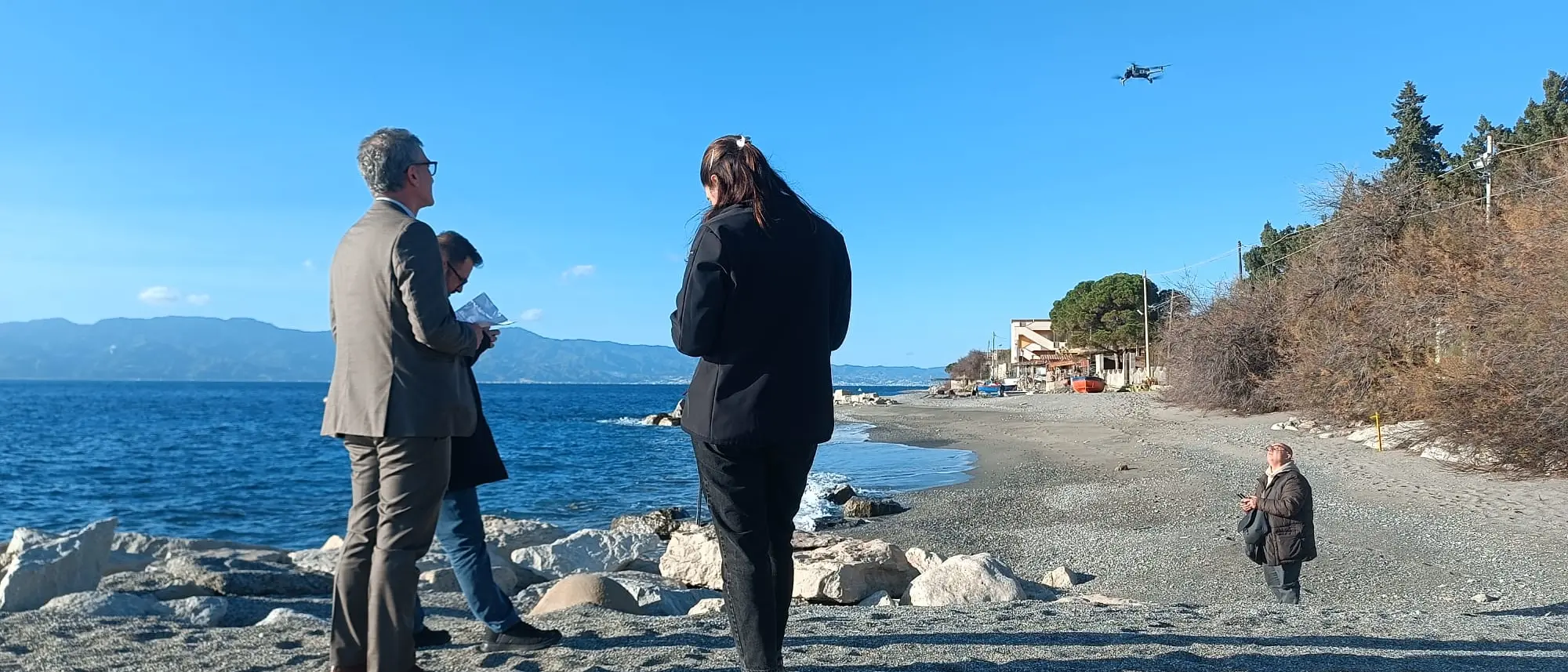 La Rotta civica di Onda Orange lungo la costa reggina, tra erosione, incompiute e fragilità ambientali che interrogano il governo del territorio\n