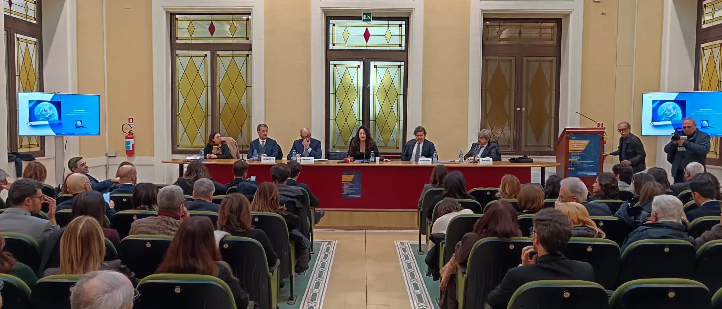 Riforma della giustizia tra fake news e rischi reali, a Reggio il confronto dell’ANM: «Vendetta della politica nei confronti della magistratura»\n