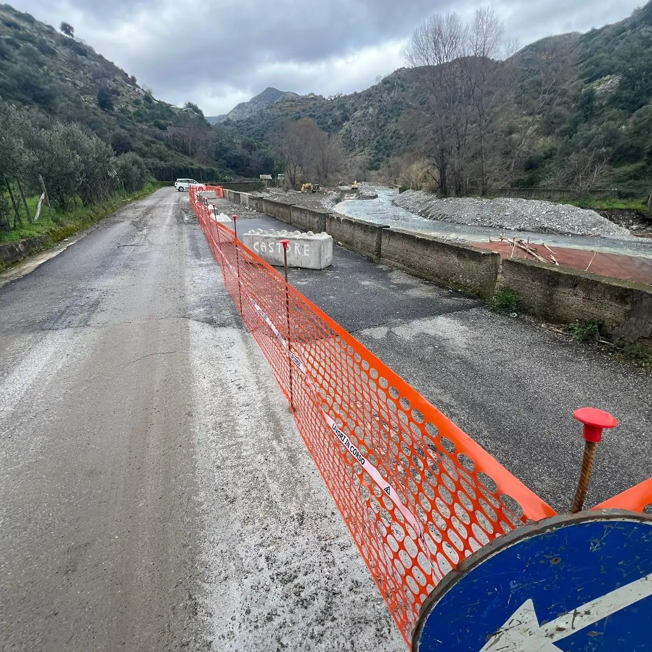 Bivongi, intervento urgente sulla strada metropolitana danneggiata dal ciclone Harry\n