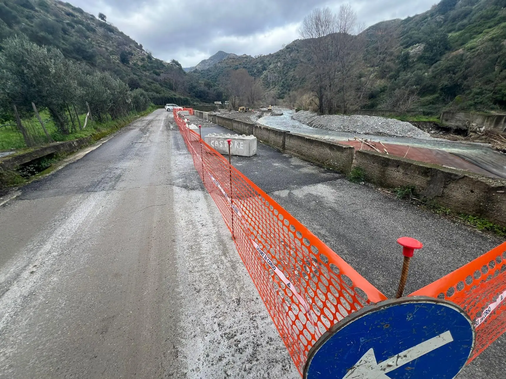 Bivongi, intervento urgente sulla strada metropolitana danneggiata dal ciclone Harry\n