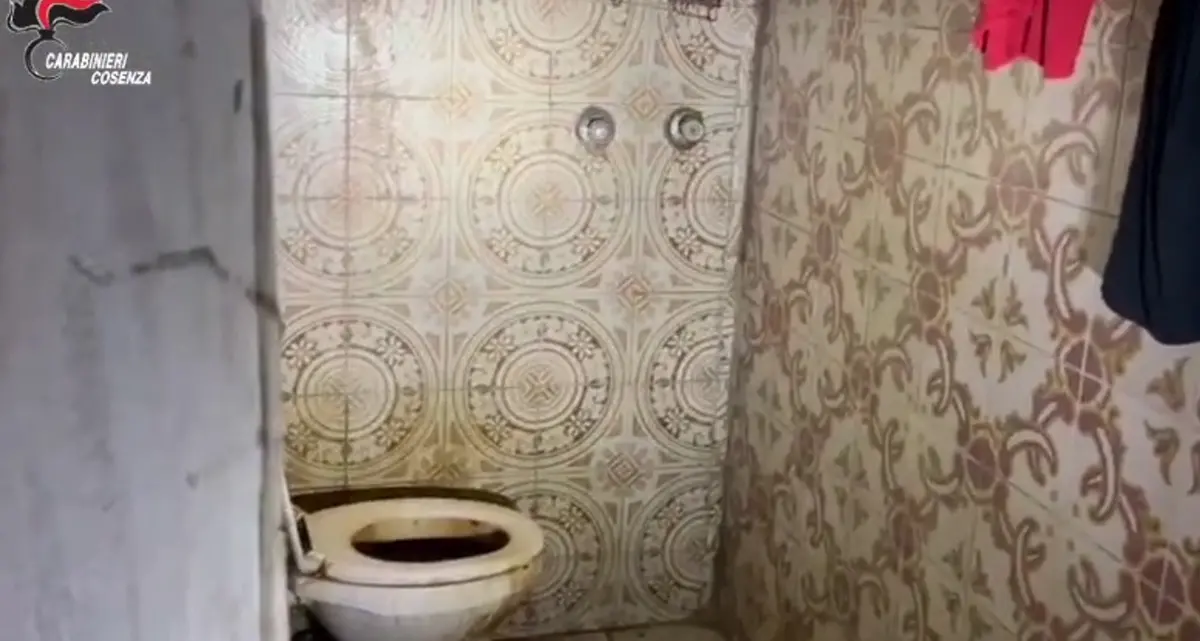 Corigliano Rossano, cndizioni inumane dei locali dove vivevano i migranti