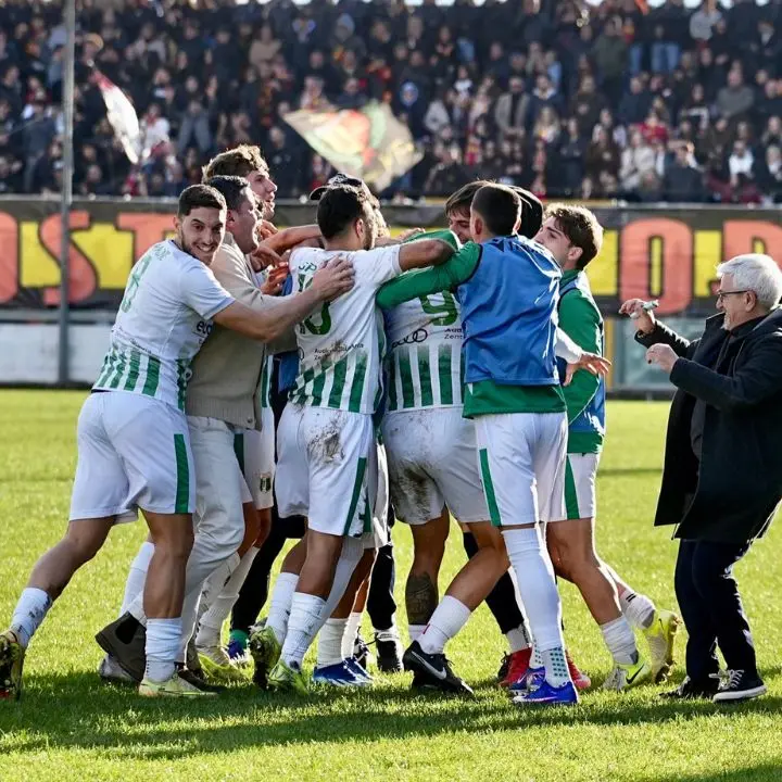 Serie D, Vigor Lamezia corsara a Enna: terza vittoria di fila e sorpasso sulla Vibonese. La nuova classifica\n