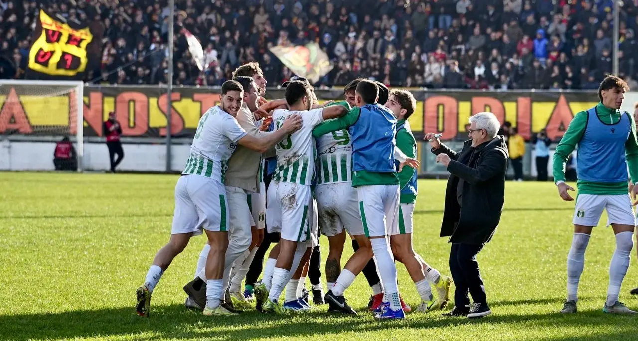 Serie D, Vigor Lamezia corsara a Enna: terza vittoria di fila e sorpasso sulla Vibonese. La nuova classifica\n