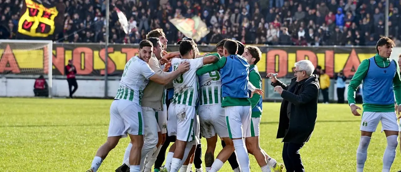 Serie D, Vigor Lamezia corsara a Enna: terza vittoria di fila e sorpasso sulla Vibonese. La nuova classifica\n