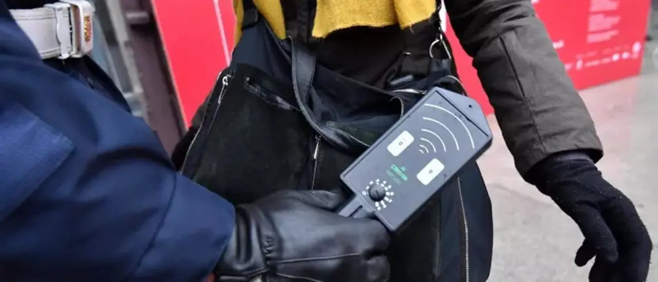 Metal detector nelle scuole Vibonesi? I\u00A0dirigenti scolastici commentano la stretta ministeriale: «Noi la sicurezza l’affrontiamo sul piano educativo»\n